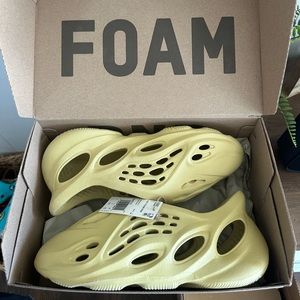 Yeezy foam runners men’s 11